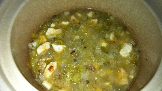 Slow Cooker White Chicken Chili with Tomatillo: A Flavorful Twist
