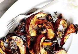 Spanish-Inspired Red Wine Poached Pears With Blue Cheese