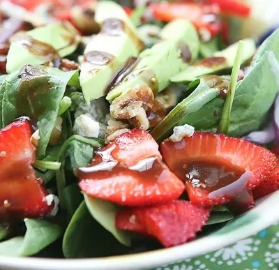 Strawberry Spinach Salad With Crunchy Walnuts