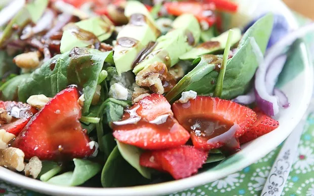 Strawberry Spinach Salad with Crunchy Walnuts