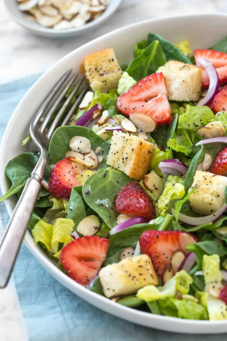 Strawberry, Spinach, and Romaine Salad Delight