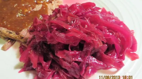 Sweet and Sour Red Cabbage Delight: A Classic German Rotkraut Recipe