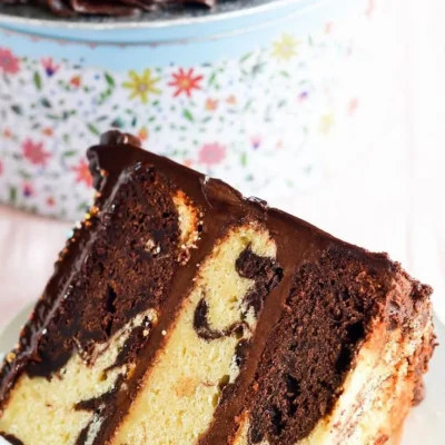 Swirled Vanilla And Chocolate Fudge Cake Recipe