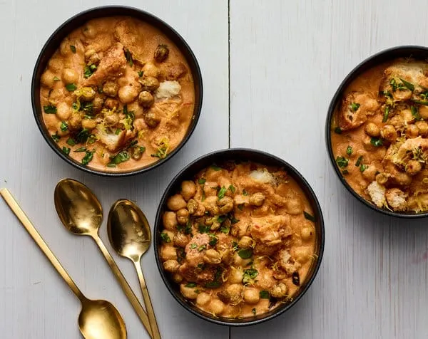 Traditional Tunisian Lablabi: Spicy Chickpea Stew with French Bread