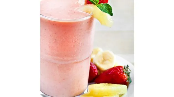 Tropical Strawberry-Pineapple-Banana Smoothie Delight