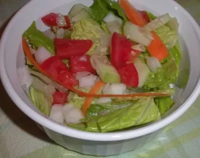 Ultimate Fresh Garden Salad: A Simple