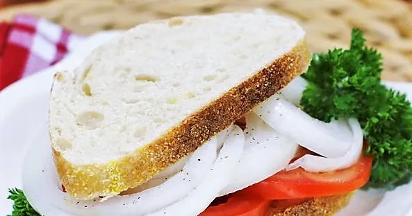 Ultimate Fresh Tomato and Crisp Onion Sandwich Recipe