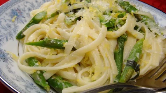 Ultimate Lemon-Infused Asparagus Pasta Delight