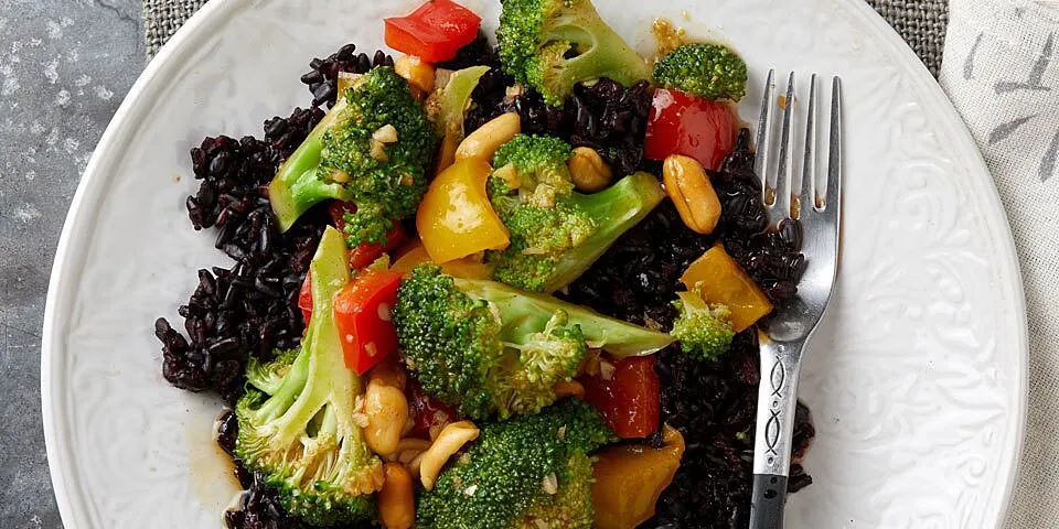 Ultimate Veggie Kung Pao Delight with Broccoli and Peppers