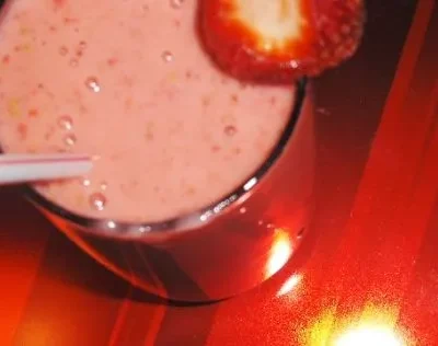 Ultra-Creamy Strawberry Smoothie Delight