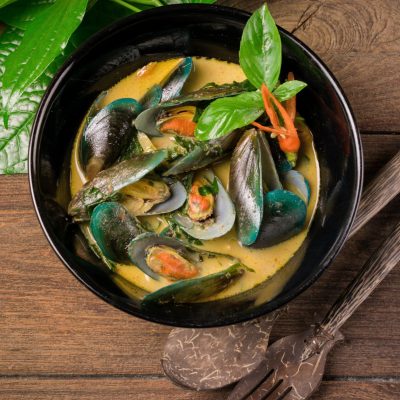 Authentic Thai-Style Green Curry Mussels Recipe