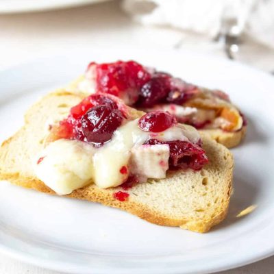 Baked Brie With Cranberries