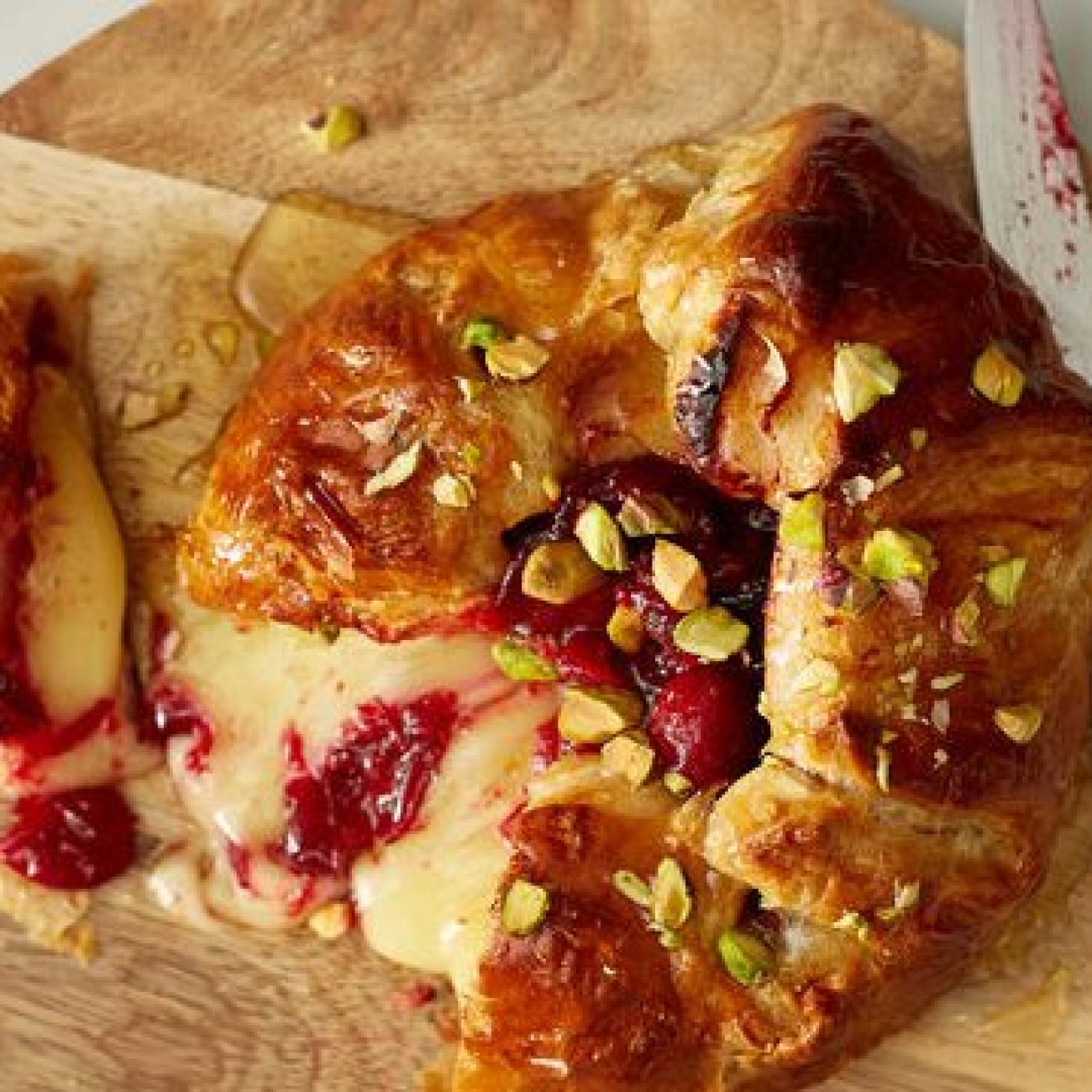 Baked Brie With Cranberry Sauce