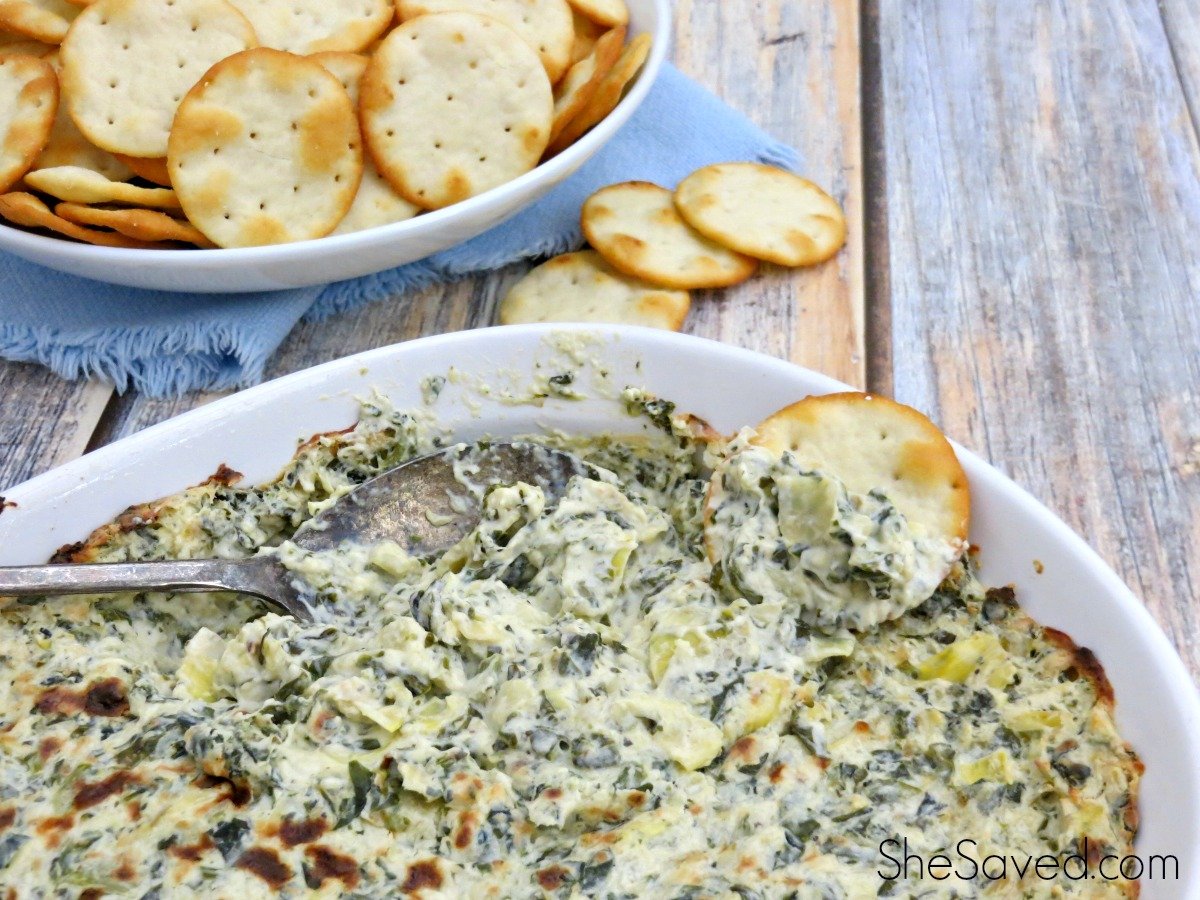 Baked Spinach and Artichoke Dip: A Cheesy Delight