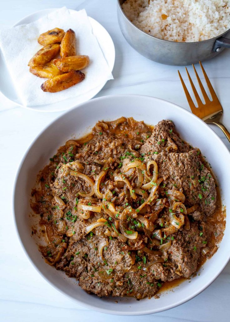 Bistec Encebollado – Steak And