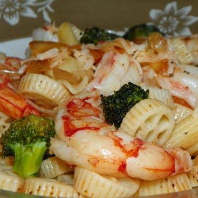 Broccoli Shrimp Pasta Toss