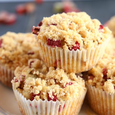 Buttermilk Rhubarb Crumble Muffins