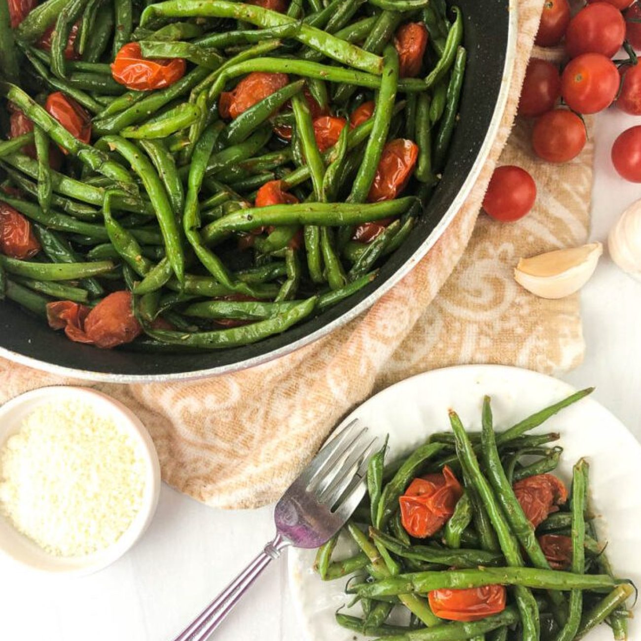 Cheesy Green Beans and Tomatoes Casserole – A Sizzling Side Dish