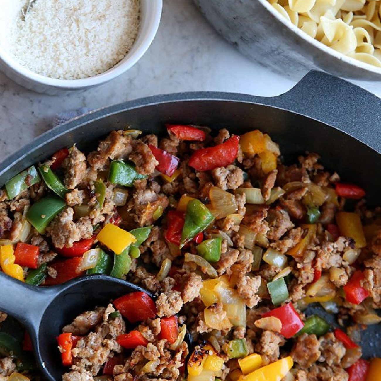 Chicken and Sausage Spaghetti with Bell Peppers: An Italian Delight