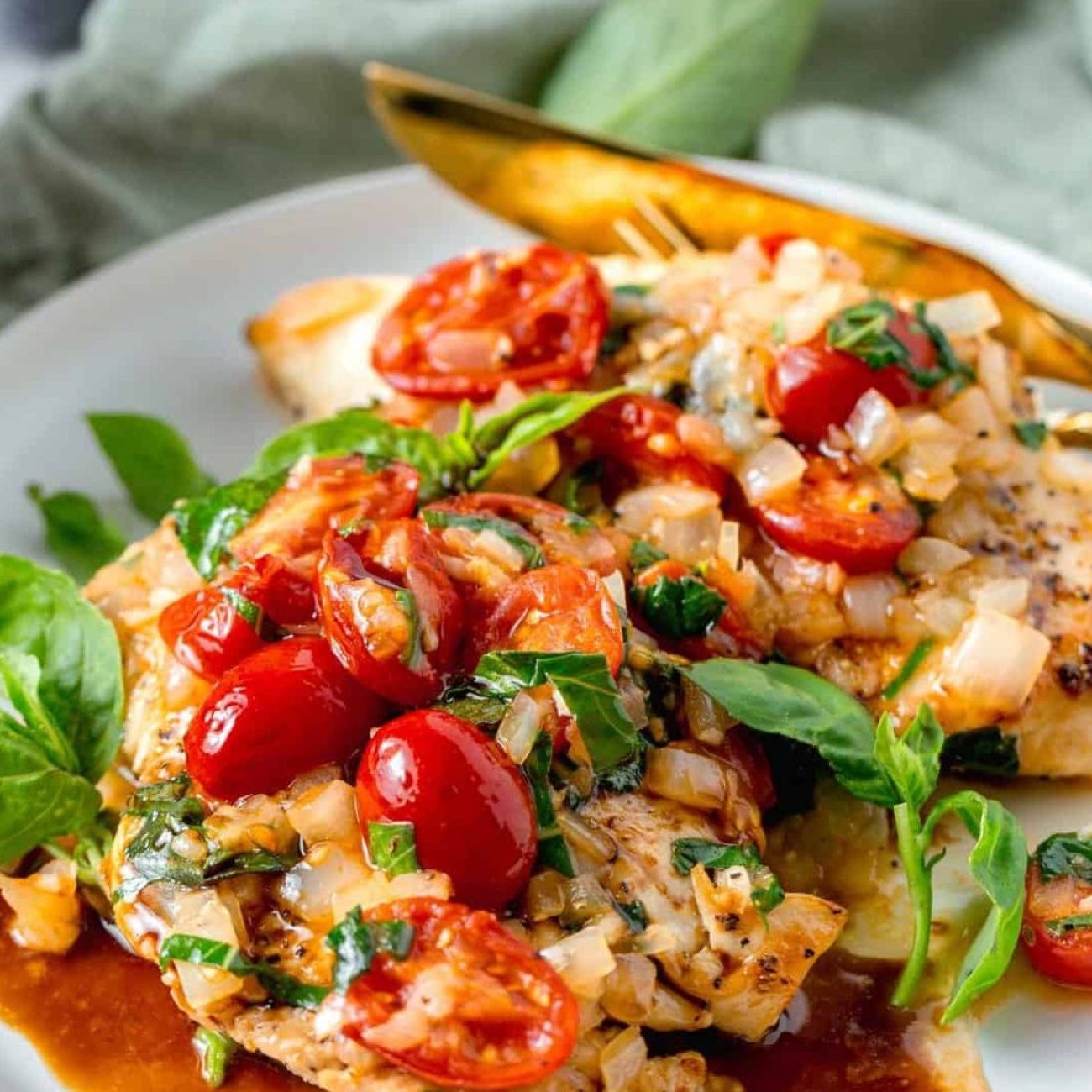 Chicken Breasts With Tomato Basil Sauce