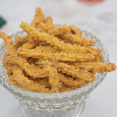 Classic Southern-Style Cheesy Pecan Ring Appetizer