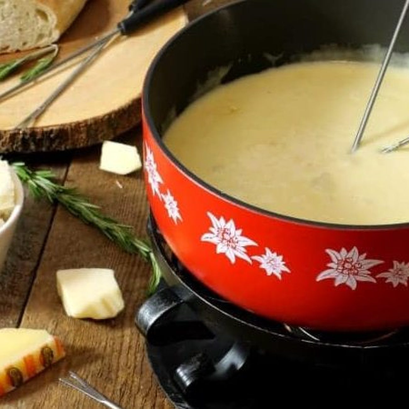 Classic Swiss Cheese Fondue Recipe for a Cozy Night In