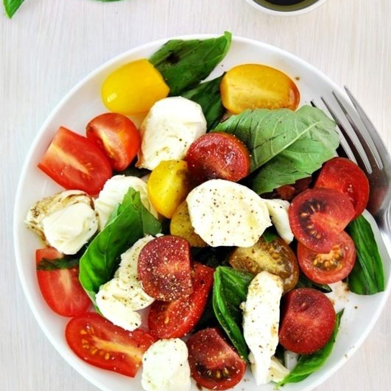 Classic Tomato and Fresh Mozzarella Caprese Salad Recipe