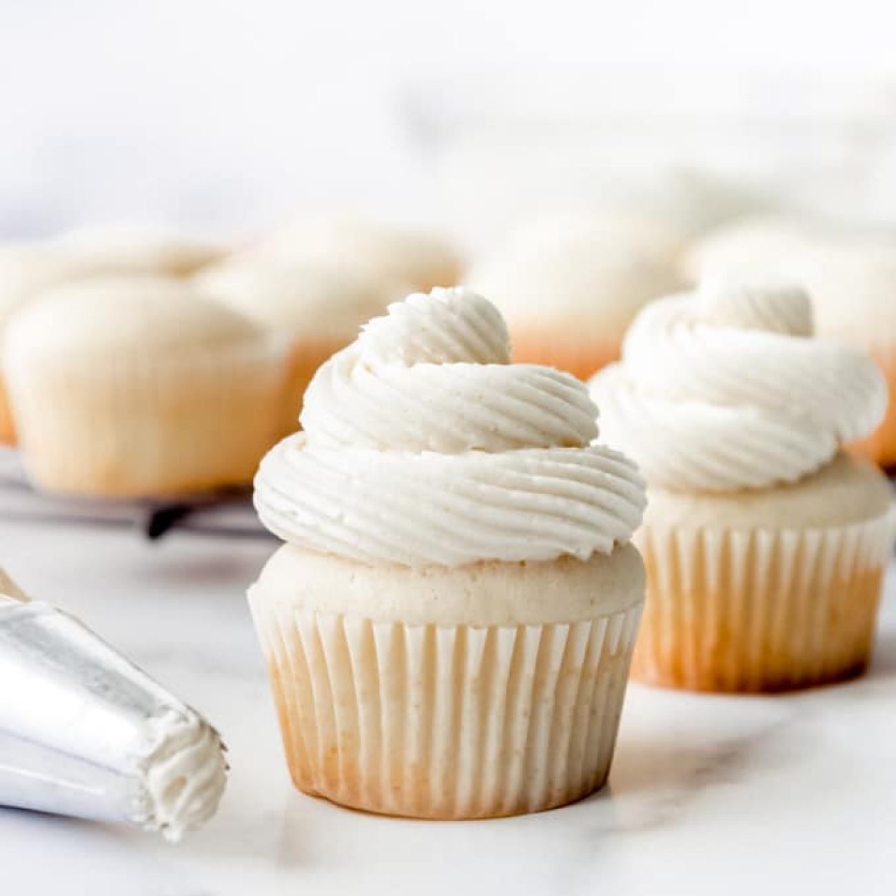 Classic Vanilla Buttercream Frosting: Perfect for Cakes and Cupcakes