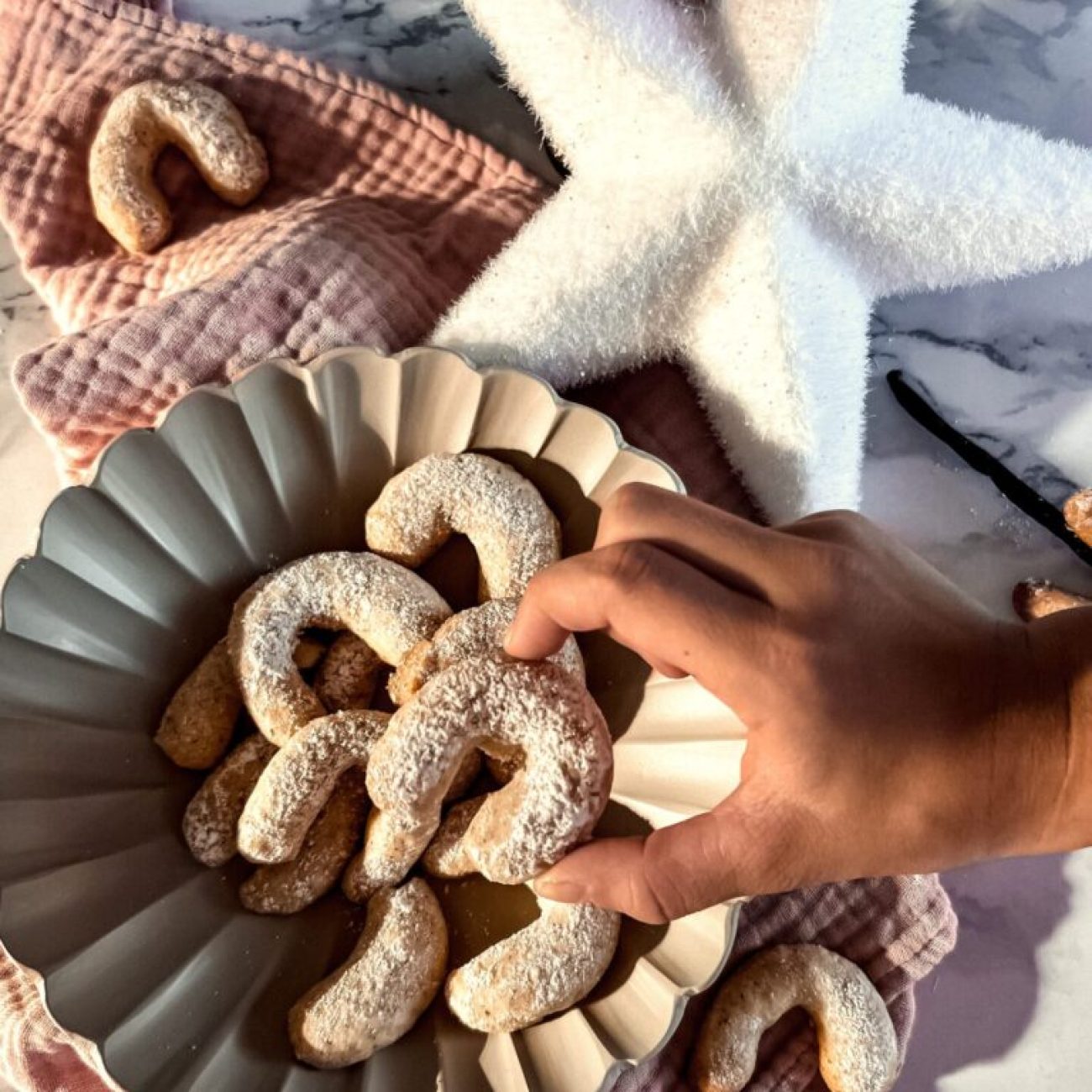 Classic Vanilla Crescent Moon Cookies Recipe