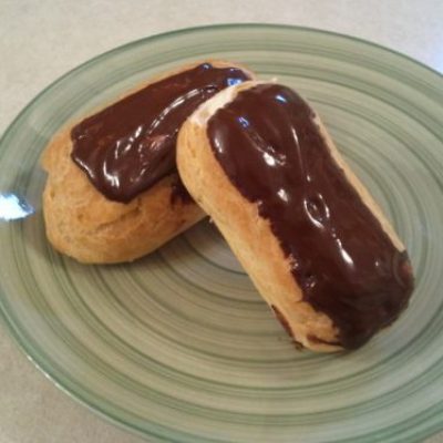 Cream Puffs Or Eclairs With Vanilla Pastry