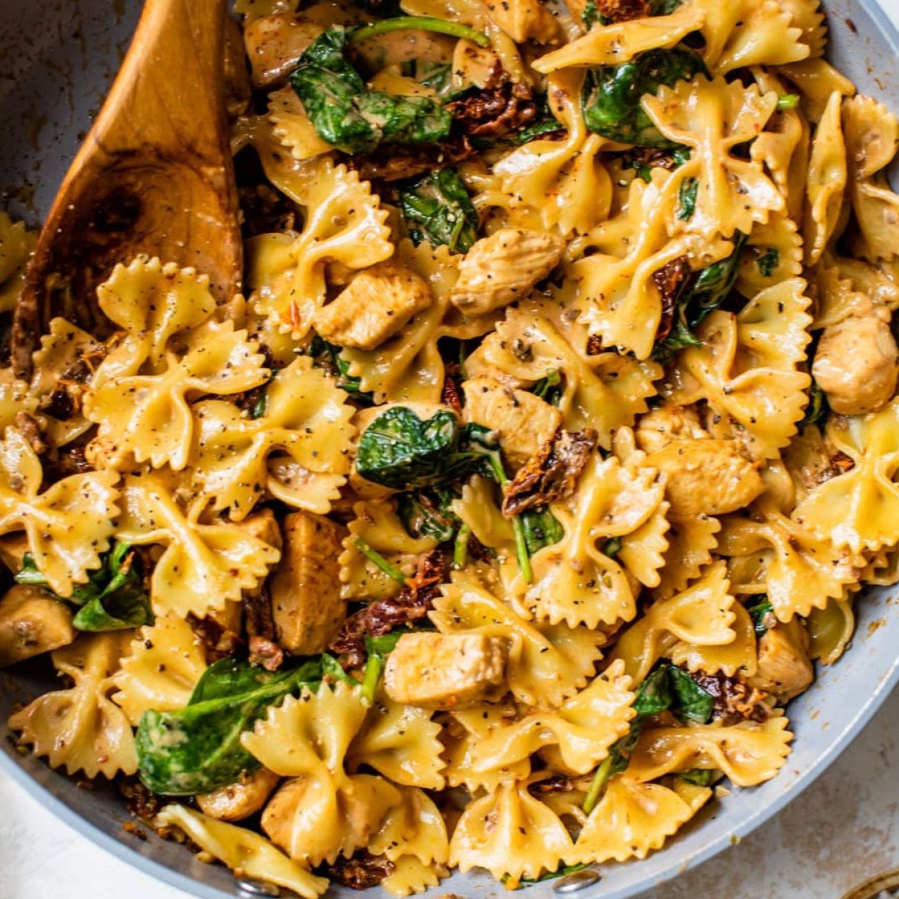 Creamy Chicken And Sun Dried Tomato Pasta