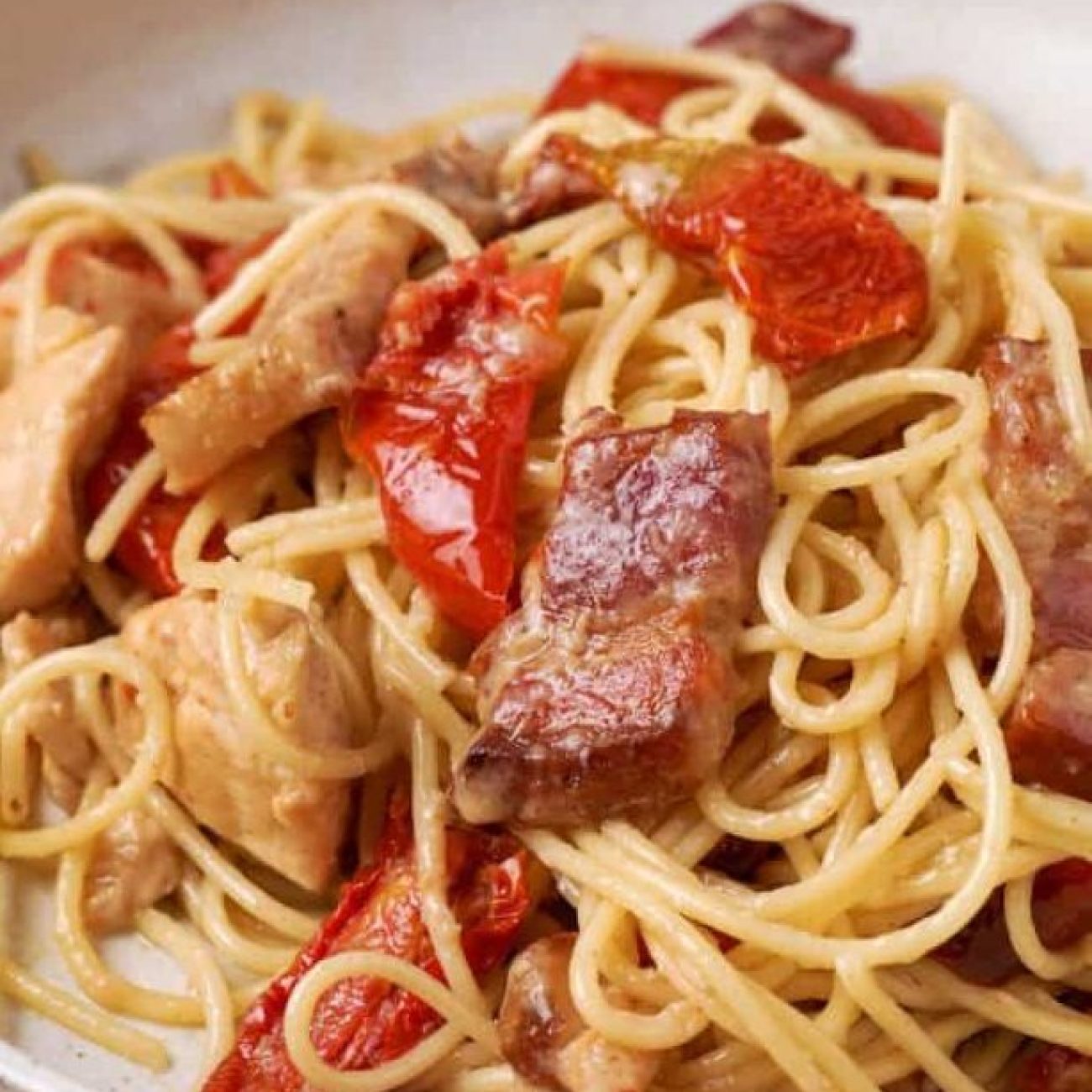 Creamy Chicken, Bacon & Tomato Pasta