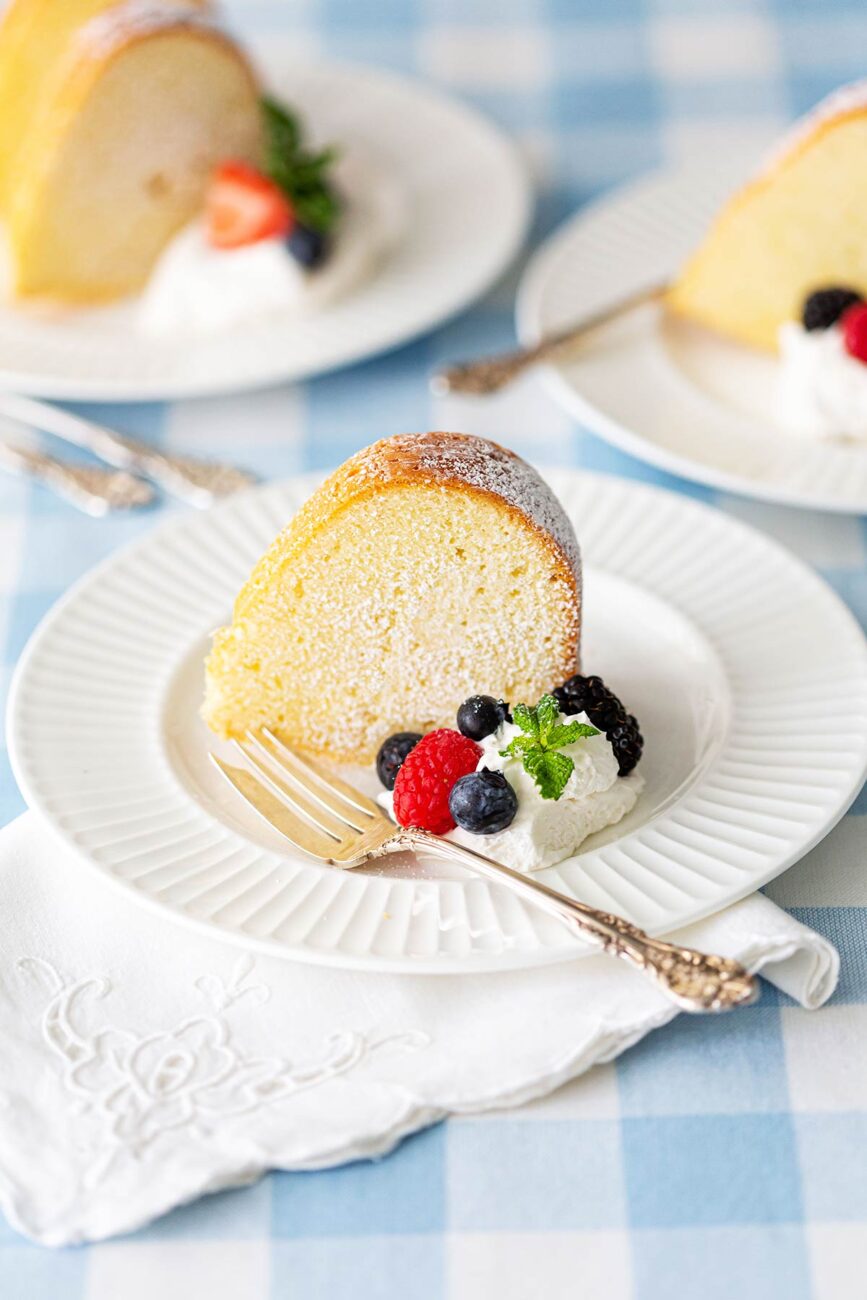 Creamy Southern-Style Cream Cheese Pound Cake Recipe