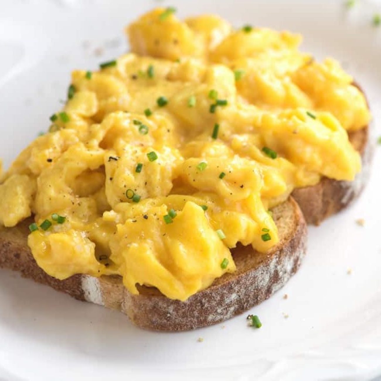 Creamy Velvet-Style Scrambled Eggs Recipe