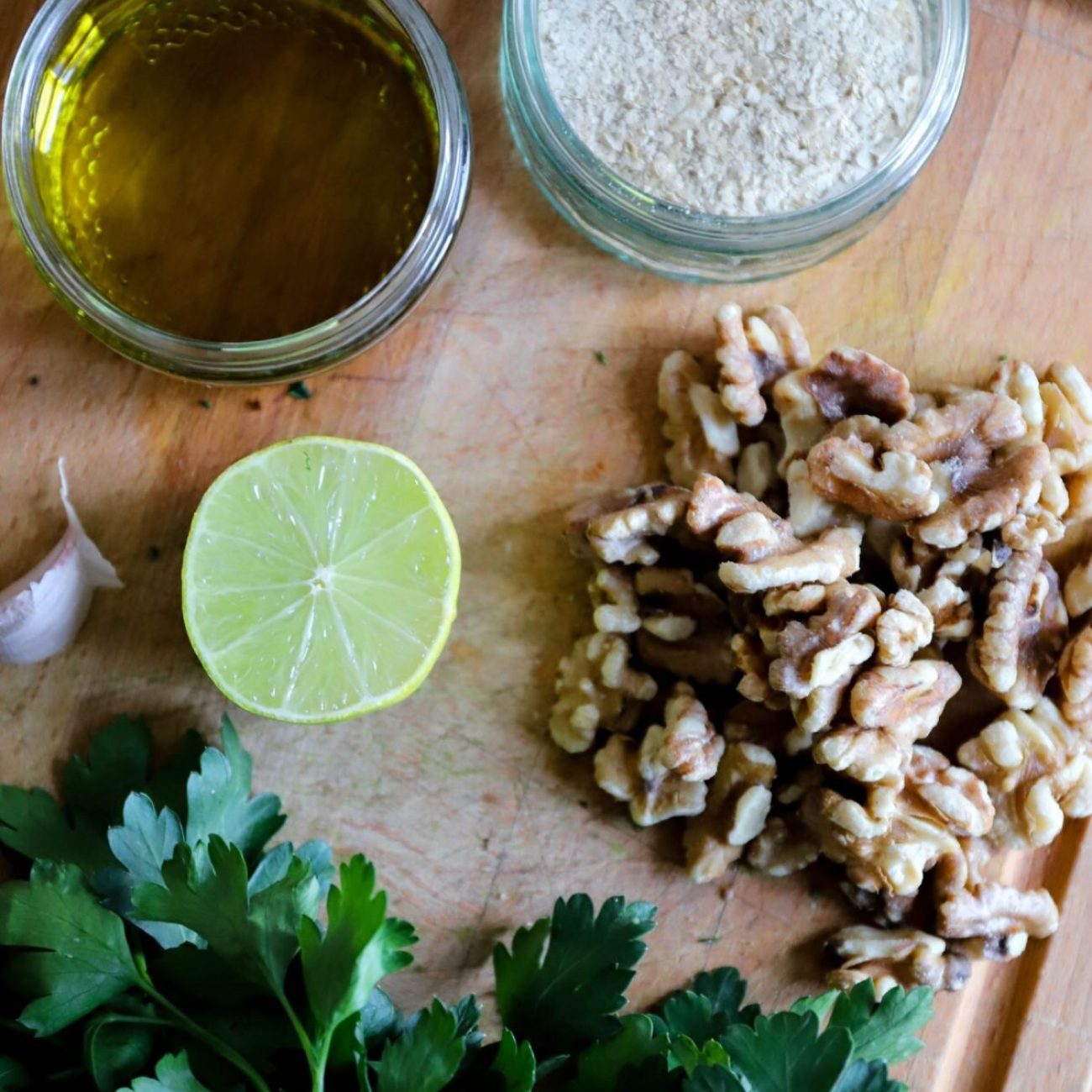 Creamy Walnut and Fresh Parsley Dip Recipe