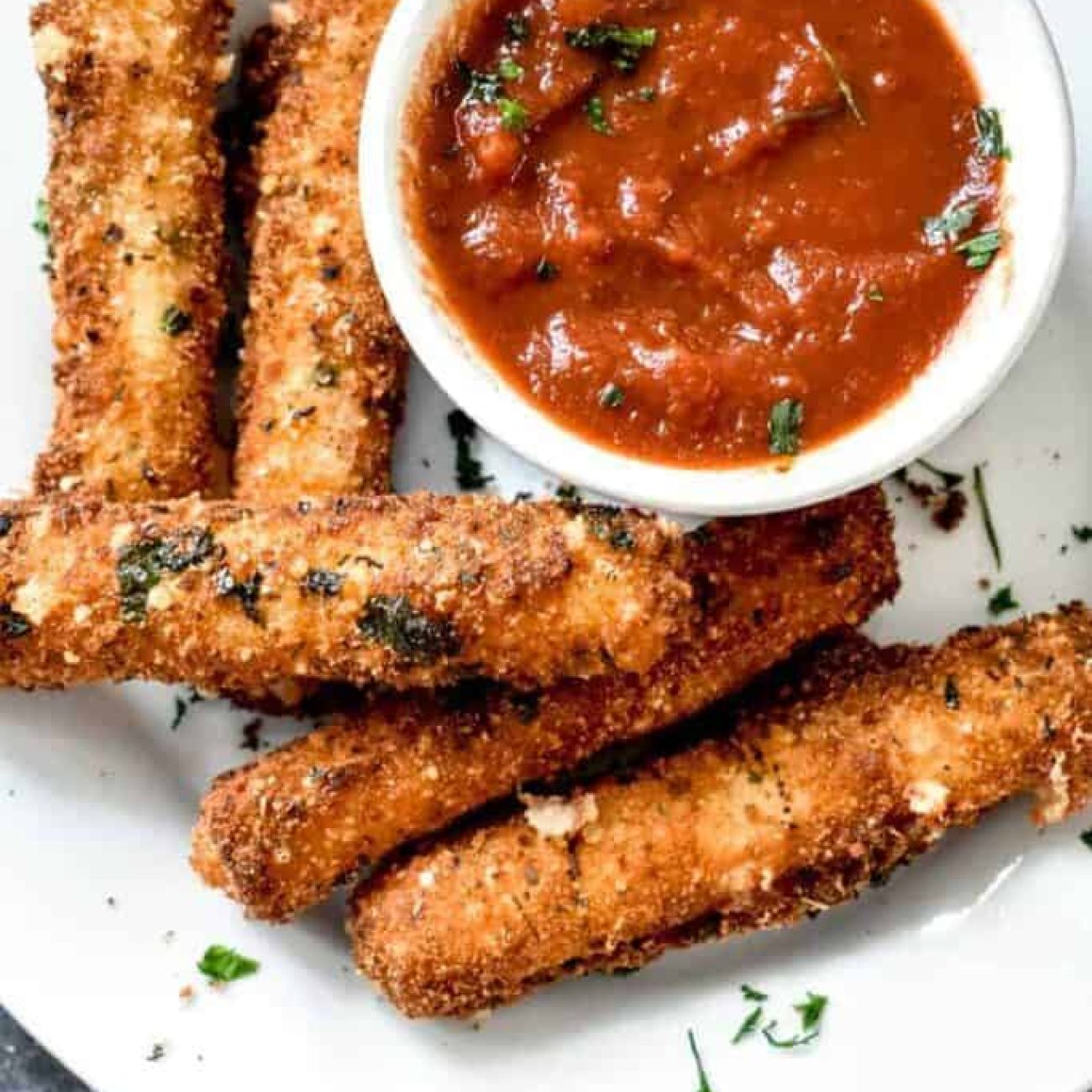 Crispy Homemade Mozzarella Sticks – TGI Friday’s Inspired Recipe