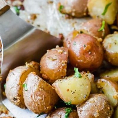 Crispy Oven Roasted Garlic Potatoes