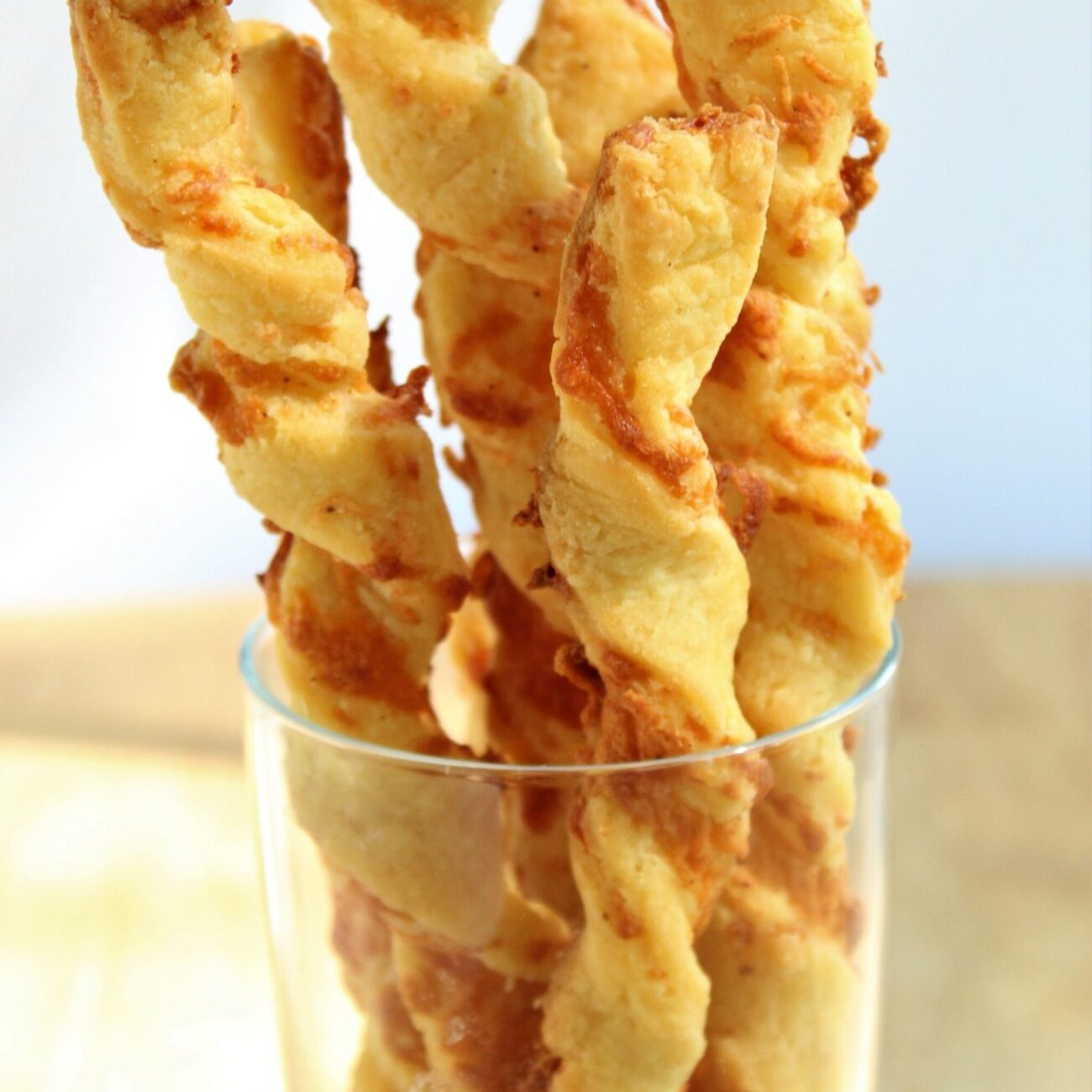 Crispy Spicy Cheddar Cheese Twists