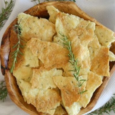 Crispy Spicy Flatbread Rounds: An Easy Homemade Snack Recipe