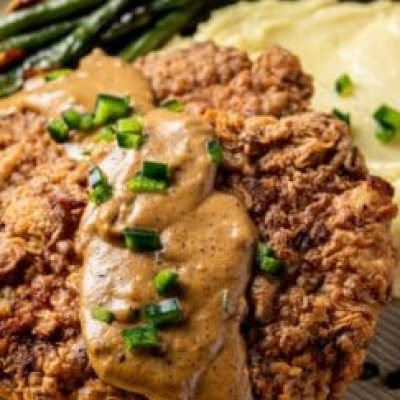 Crispy Texas-Style Chicken Fried Steak With Rich Cream Gravy