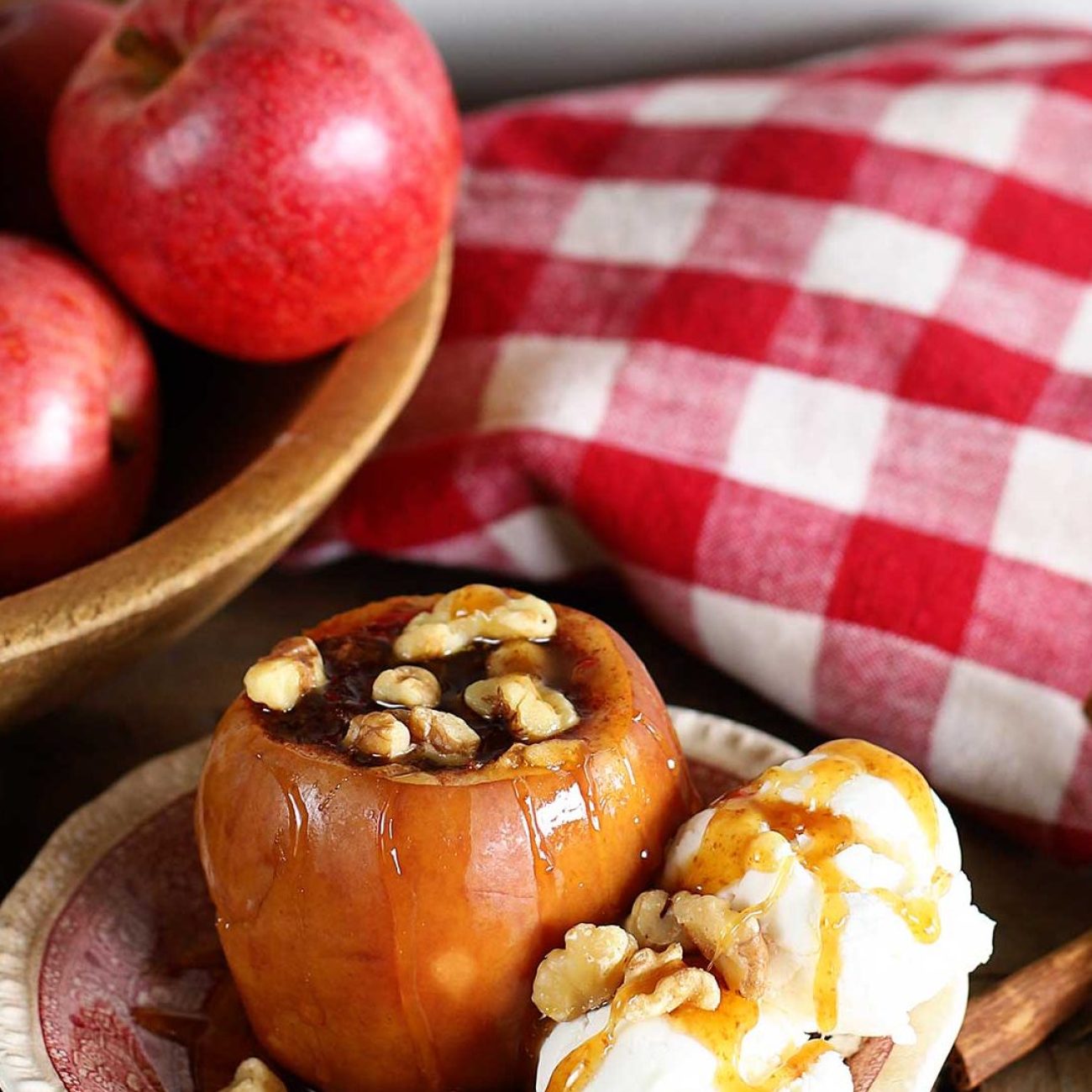 Crock Pot Baked Apples