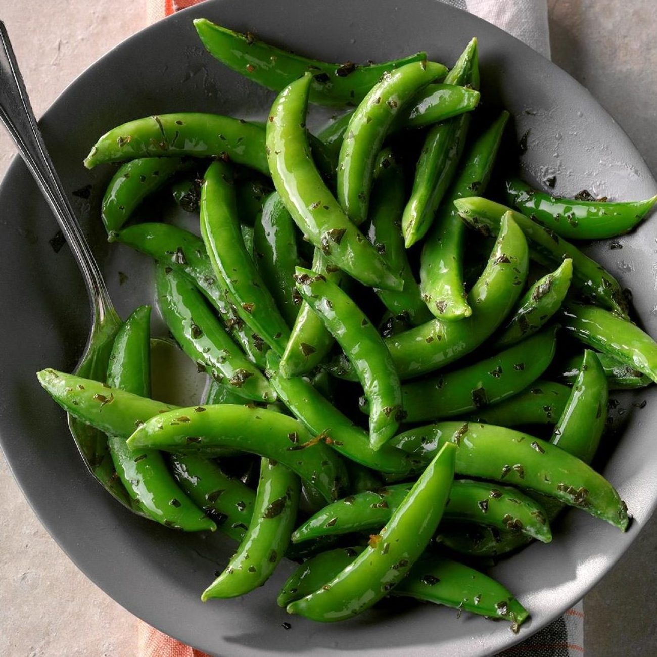 Crunchy Snow Peas With Cashews