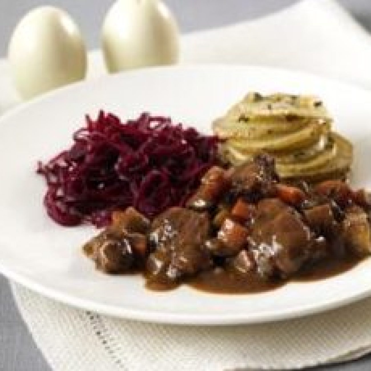 Delicious Lamb, Rosemary & Red Wine Casserole