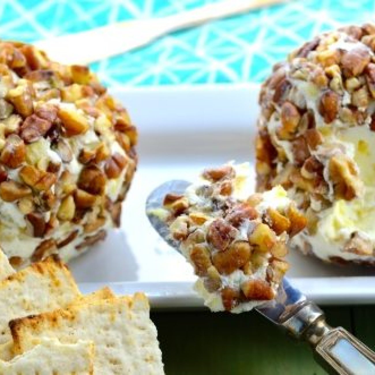 Easy Pineapple Cheese Ball