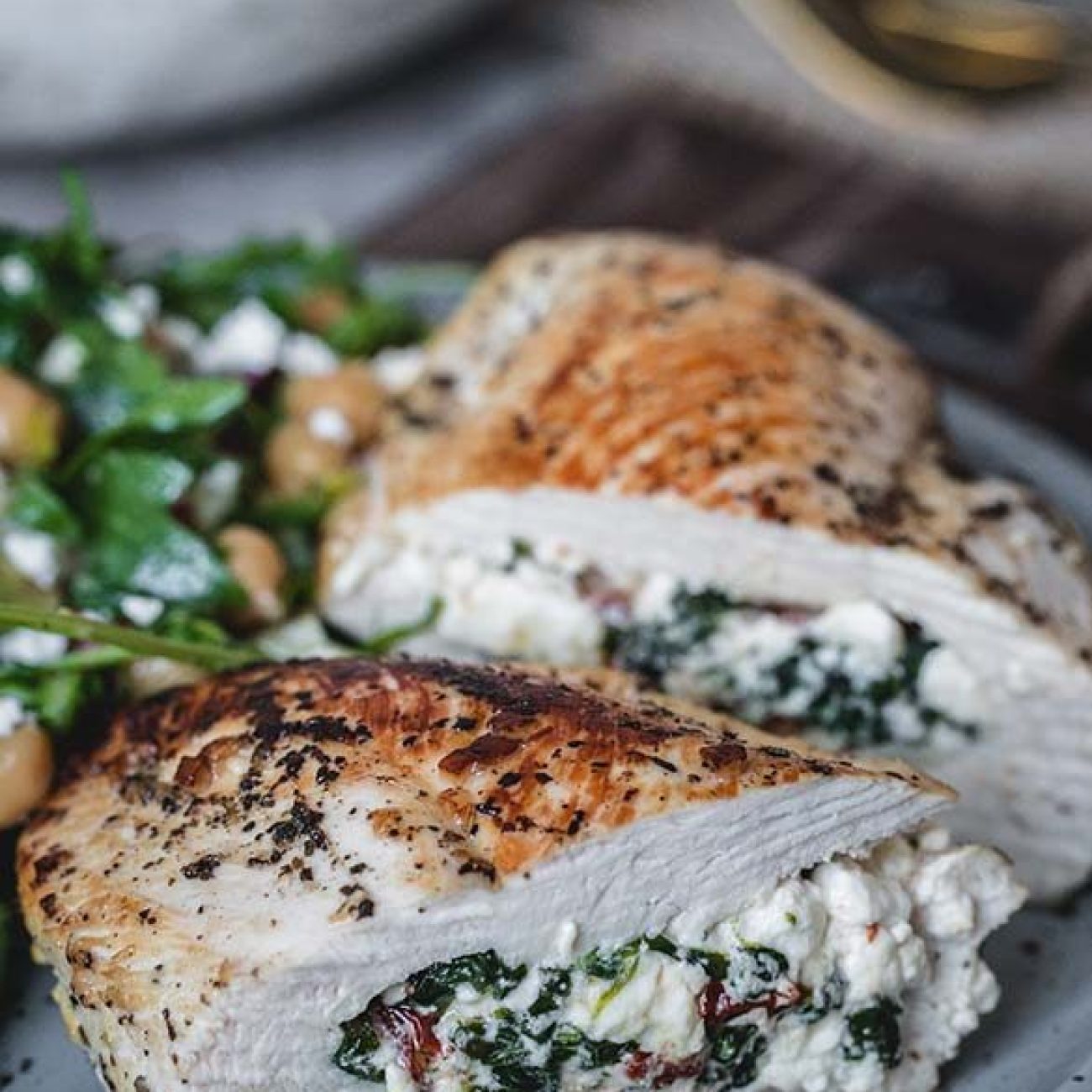 Feta-Stuffed Chicken Breasts with Spinach: A Flavorful Dinner Idea