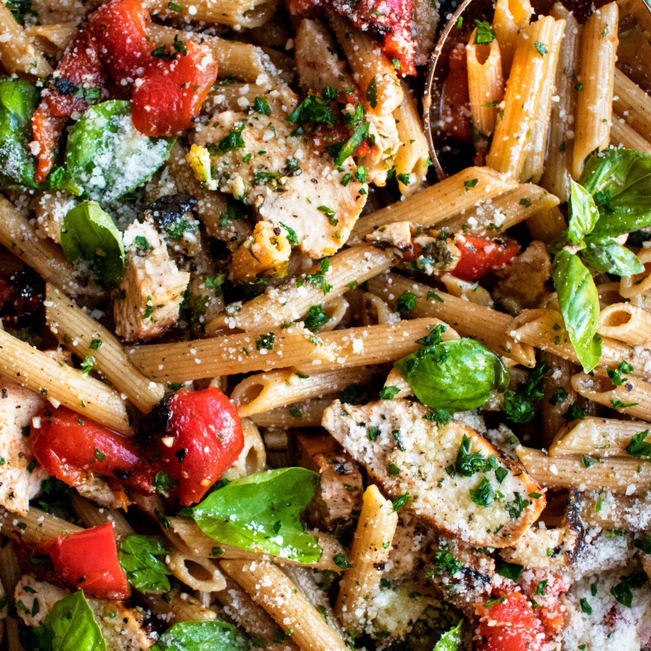 Fettuccini With Grilled Chicken Breast And Vine