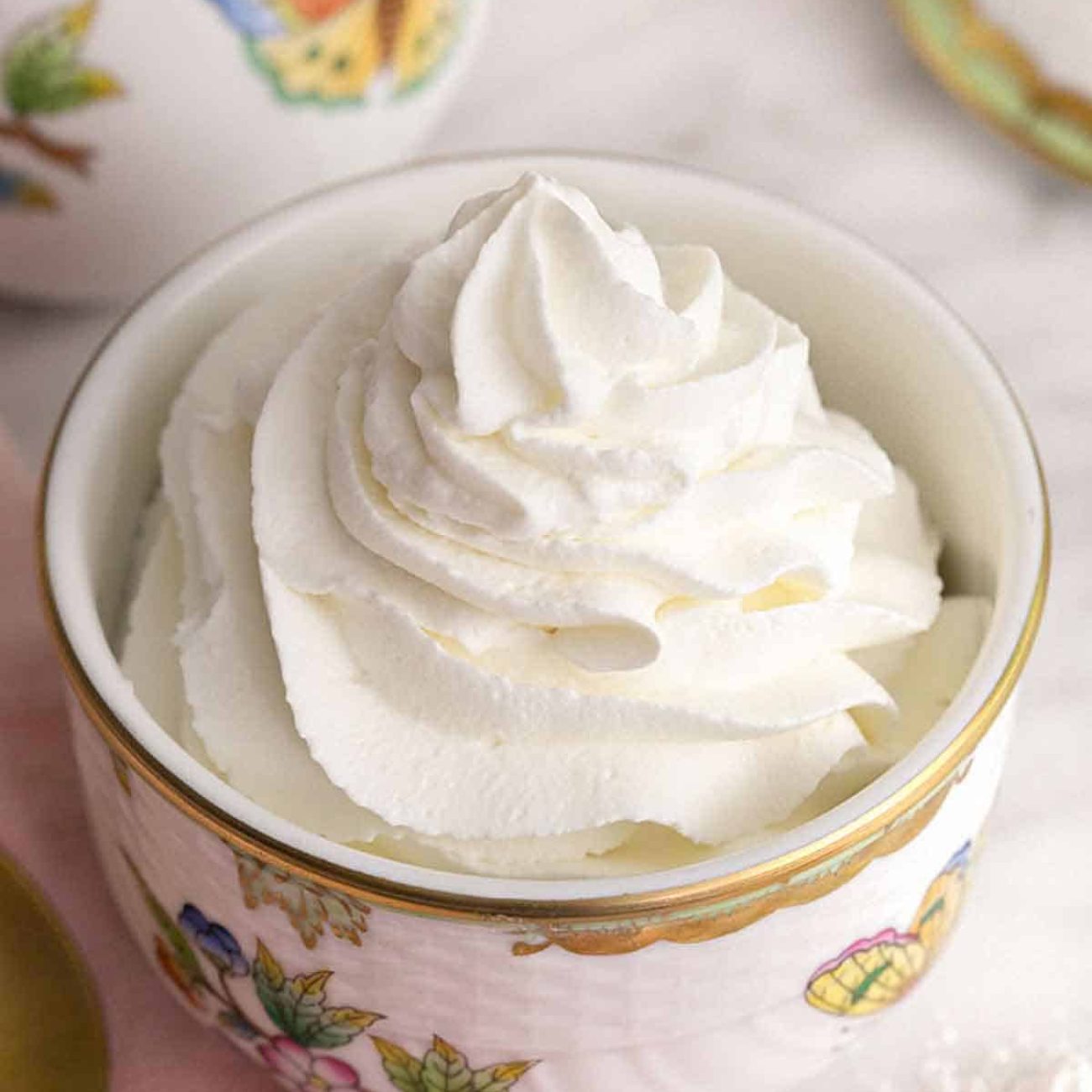 Fluffy Homemade Whipped Cream Recipe – Perfect Topping for Any Dessert