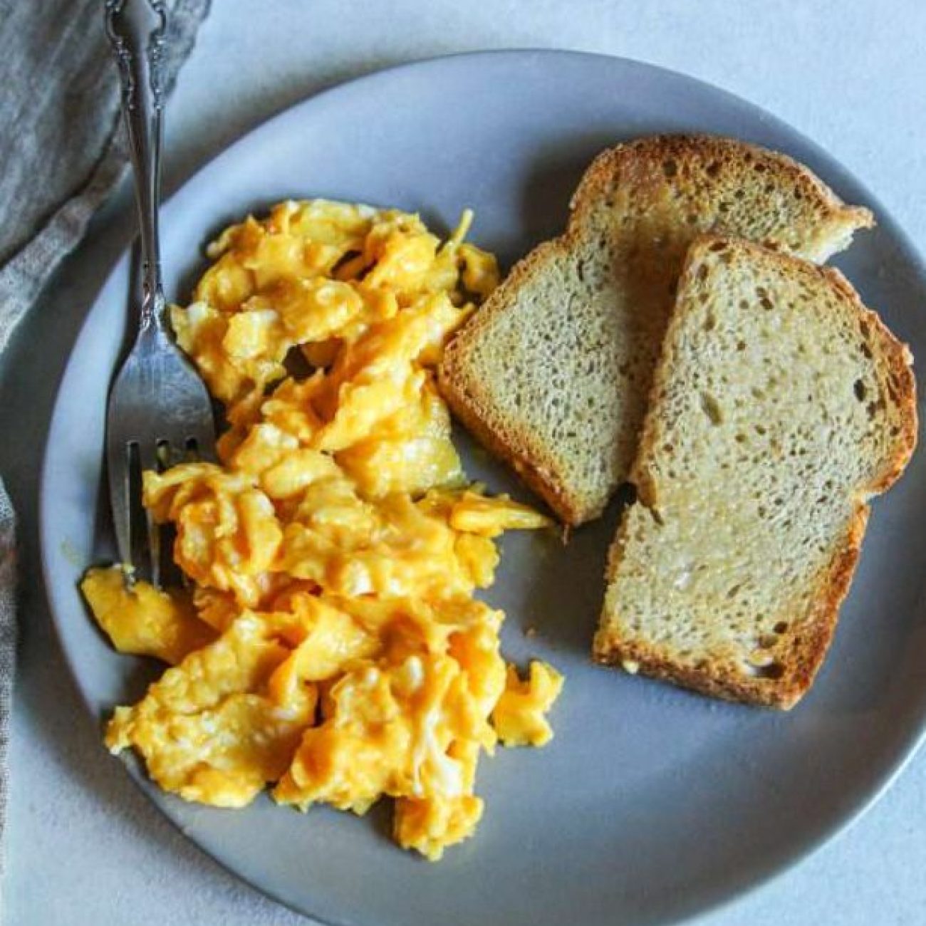 Fluffy Scrambled Eggs on Crispy Toast Recipe