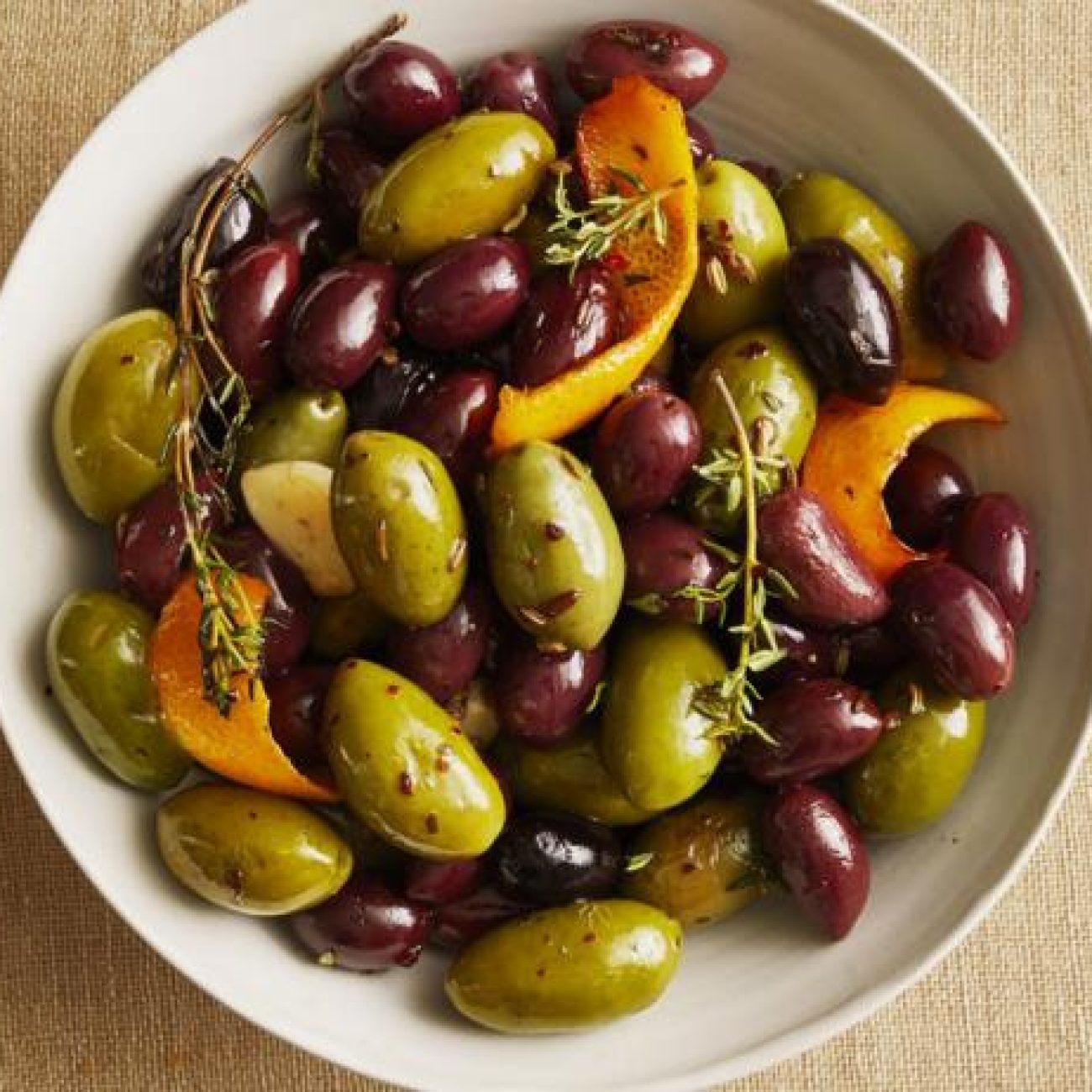 Garlic and Sweet Pepper Marinated Olives Recipe