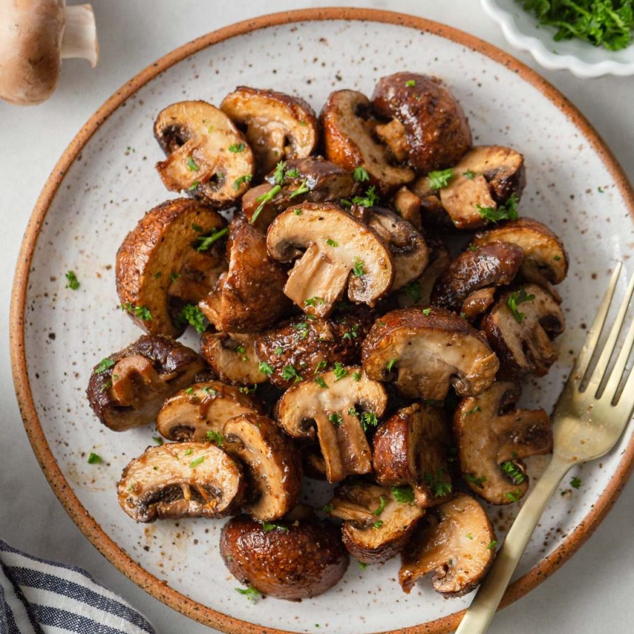 Garlic Button Mushrooms With Breadcrumbs